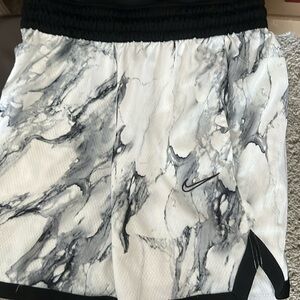 WOMENS NIKE DRI-FIT BASKETBALL SHORTS